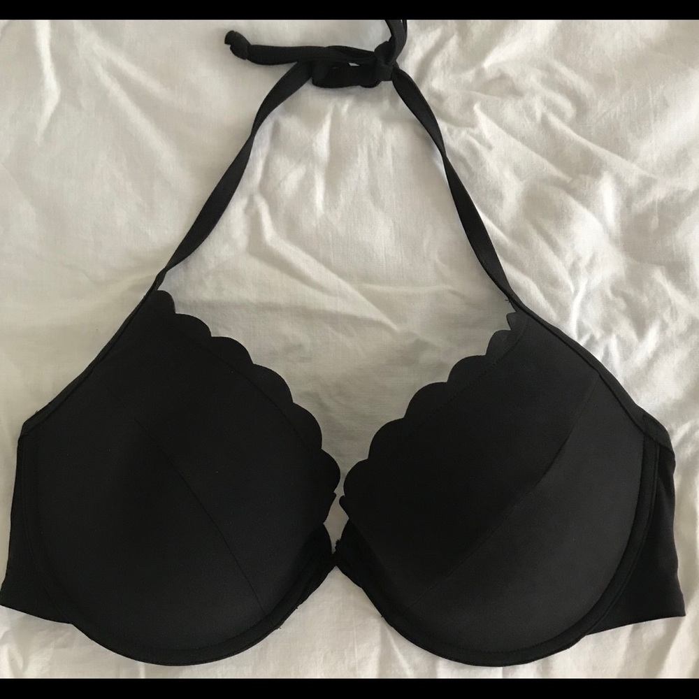 H&M’s scallop trim push up bikini top